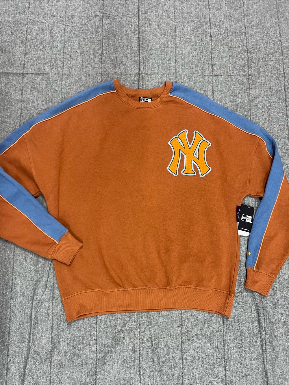 NWT New Era New York Yankees Color Block Crewneck Sweatshirt Orange/Blue